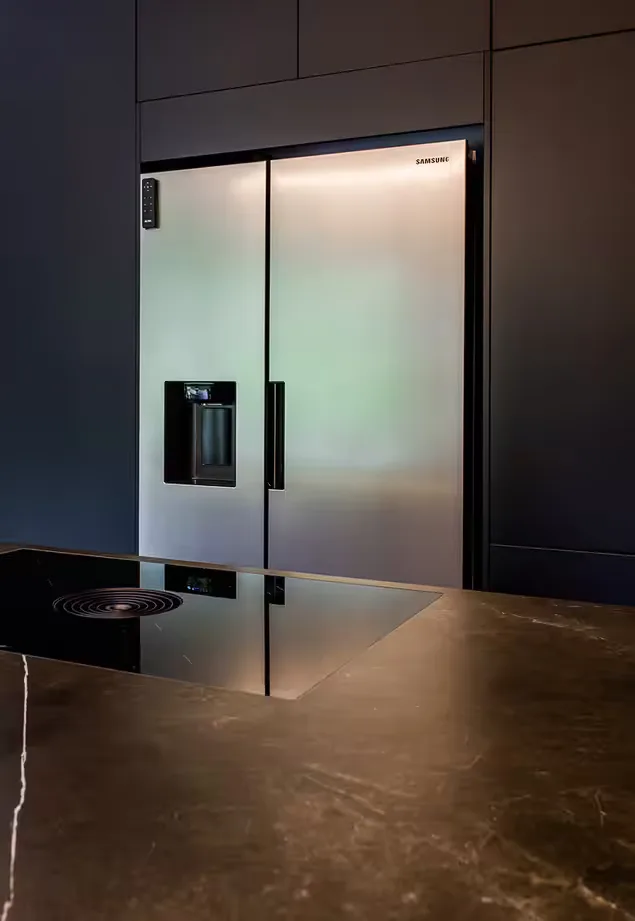 Kitchen Schüller C · Říčany U Prahy - 2022 · crystal white and onyx black — photograph 9