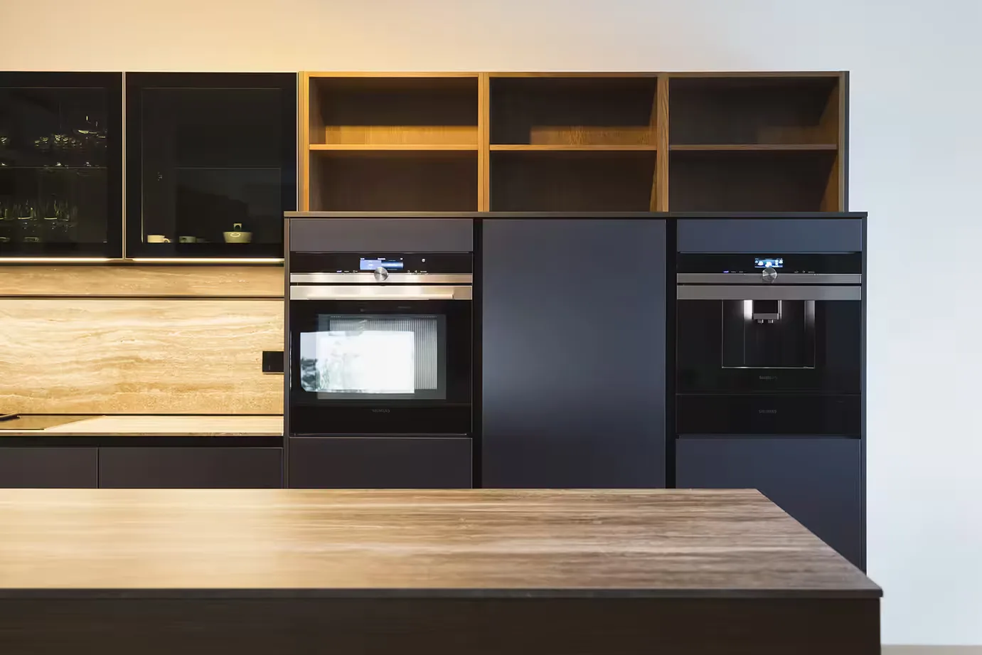 Kitchen Schüller C · Praha 4 - 2020 · brushed titanium — photograph 3