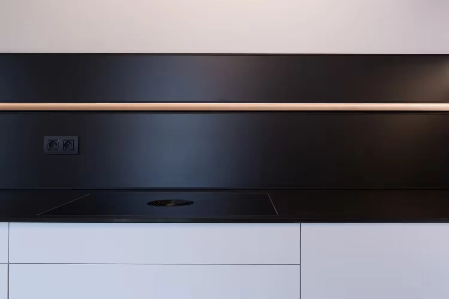 Kitchen Schüller C · Praha 5 - 2020 · matt white lacquer — photograph 1