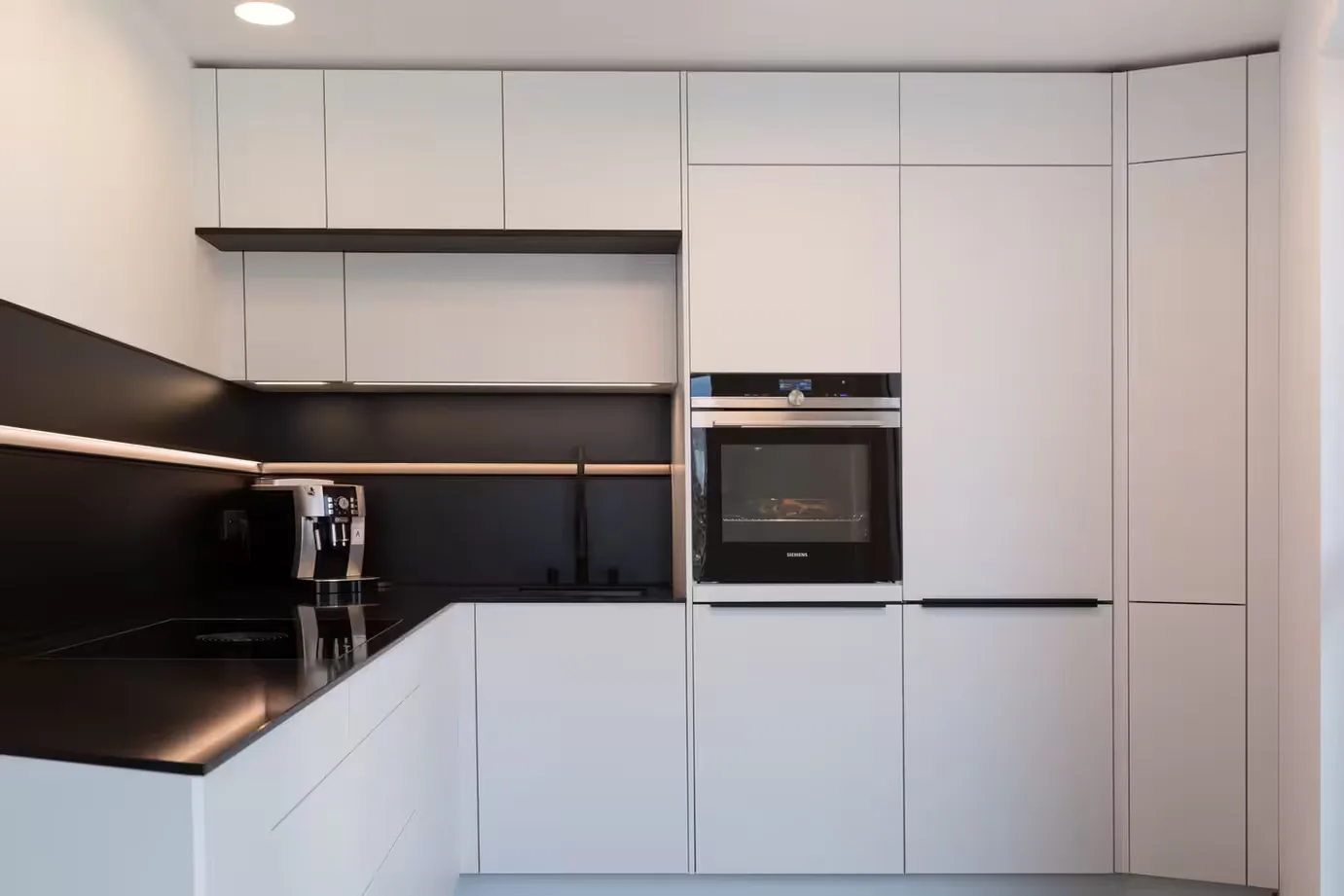 Kitchen Schüller C · Praha 5 - 2020 · matt white lacquer — photograph 9