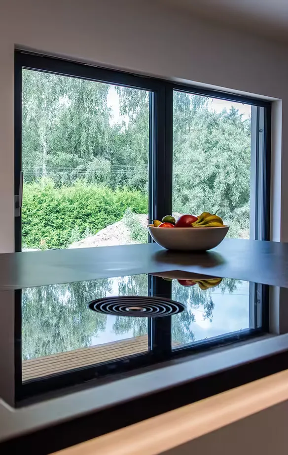 Kitchen Schüller C · Říčany U Prahy - 2022 · crystal white and onyx black — photograph 8
