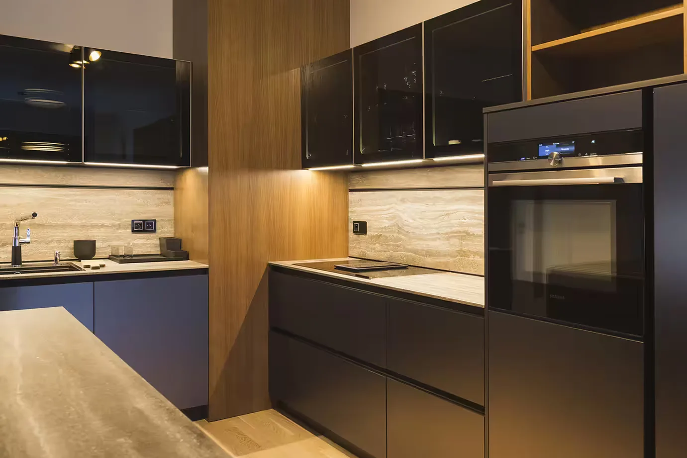 Kitchen Schüller C · Praha 4 - 2020 · brushed titanium — photograph 5