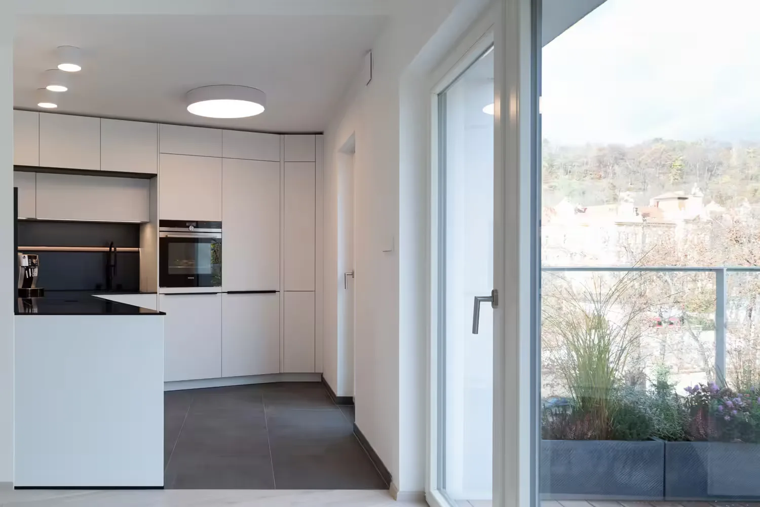 Kitchen Schüller C · Praha 5 - 2020 · matt white lacquer — photograph 3