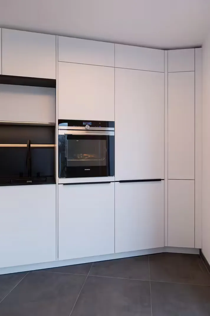Kitchen Schüller C · Praha 5 - 2020 · matt white lacquer — photograph 8